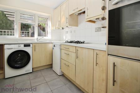 2 bedroom Semi-detached house to let in Roebuck Avenue, High Wycombe, HP13