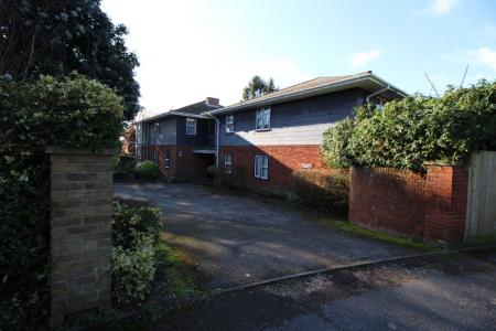 3 bedroom Flat to let in Overleigh Court, High Wycombe, HP13