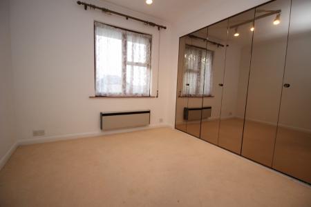 3 bedroom Flat to let in Overleigh Court, High Wycombe, HP13