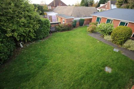 3 bedroom Flat to let in Overleigh Court, High Wycombe, HP13