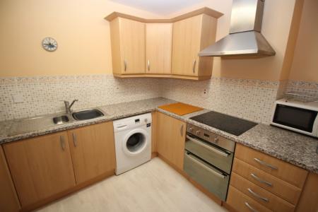 3 bedroom Flat to let in Overleigh Court, High Wycombe, HP13