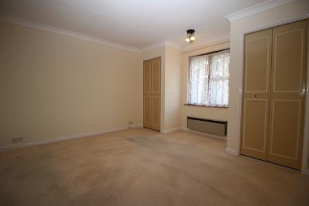 3 bedroom Flat to let in Overleigh Court, High Wycombe, HP13