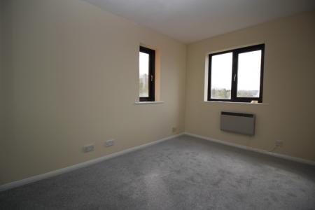 2 bedroom Flat to let in Maitland Drive, Hamilton Road, High Wycombe, HP13