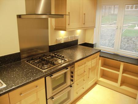 2 bedroom End of terrace house to let in Apple Tree Close, High Wycombe, HP13