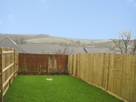 2 bedroom End of terrace house to let in Apple Tree Close, High Wycombe, HP13