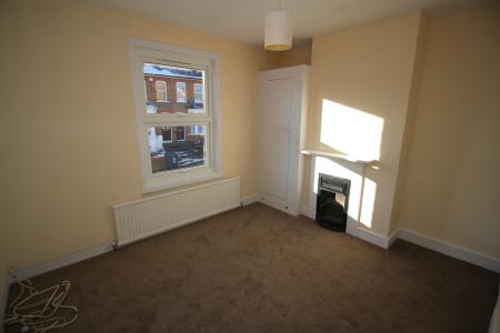 3 bedroom Semi-detached house to let in Totteridge Avenue, High Wycombe, HP13