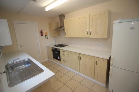 3 bedroom Semi-detached house to let in Totteridge Avenue, High Wycombe, HP13