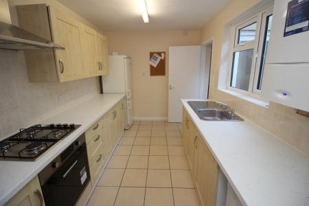 3 bedroom Semi-detached house to let in Totteridge Avenue, High Wycombe, HP13