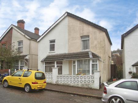 3 bedroom Semi-detached house to let in Totteridge Avenue, High Wycombe, HP13