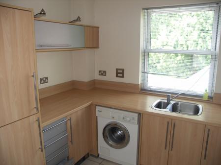 2 bedroom Flat to let in De Havilland Drive, Hazlemere, HP15