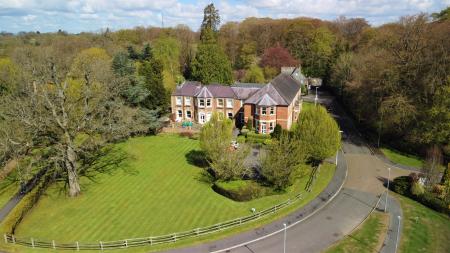 2 bedroom Flat to let in De Havilland Drive, Hazlemere, HP15