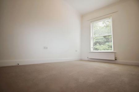 2 bedroom Flat to let in De Havilland Drive, Hazlemere, HP15