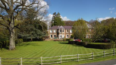 2 bedroom Flat to let in De Havilland Drive, Hazlemere, HP15