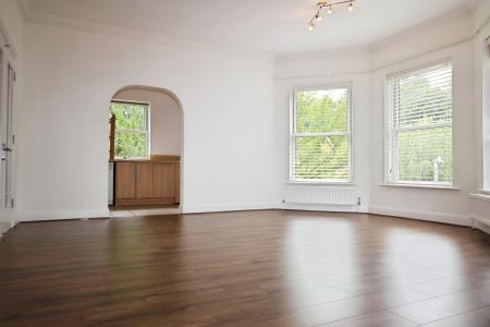 2 bedroom Flat to let in De Havilland Drive, Hazlemere, HP15