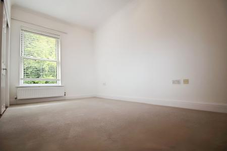 2 bedroom Flat to let in De Havilland Drive, Hazlemere, HP15