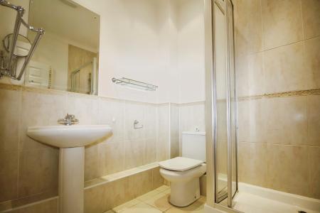 2 bedroom Flat to let in De Havilland Drive, Hazlemere, HP15