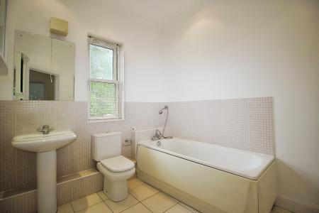 2 bedroom Flat to let in De Havilland Drive, Hazlemere, HP15