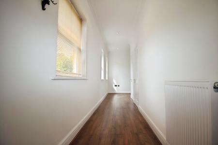 2 bedroom Flat to let in De Havilland Drive, Hazlemere, HP15