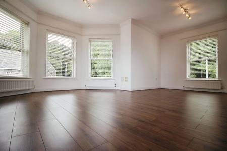 2 bedroom Flat to let in De Havilland Drive, Hazlemere, HP15