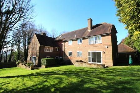 3 bedroom Flat to let in Malmerswell Road, High Wycombe, HP13