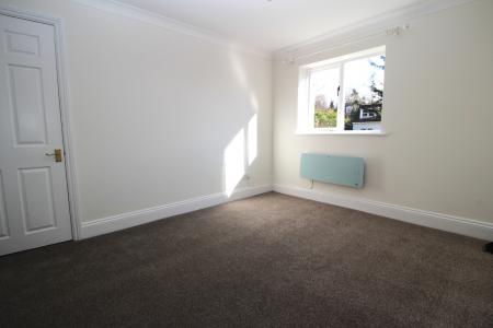 3 bedroom Flat to let in Malmerswell Road, High Wycombe, HP13