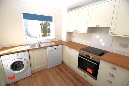 3 bedroom Flat to let in Malmerswell Road, High Wycombe, HP13