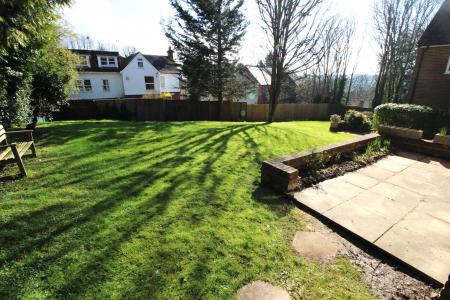 3 bedroom Flat to let in Malmerswell Road, High Wycombe, HP13