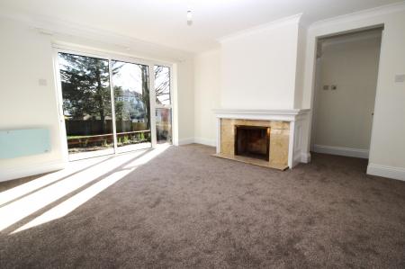 3 bedroom Flat to let in Malmerswell Road, High Wycombe, HP13