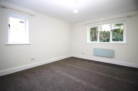 3 bedroom Flat to let in Malmerswell Road, High Wycombe, HP13