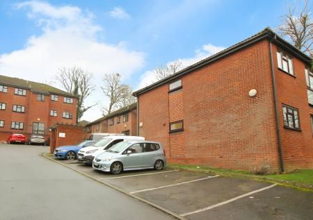 2 bedroom Flat to let in Kaybridge Close, High Wycombe, HP13