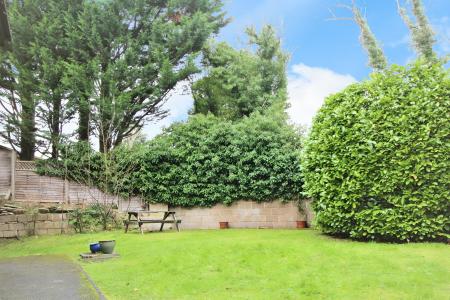 2 bedroom Flat to let in Kaybridge Close, High Wycombe, HP13
