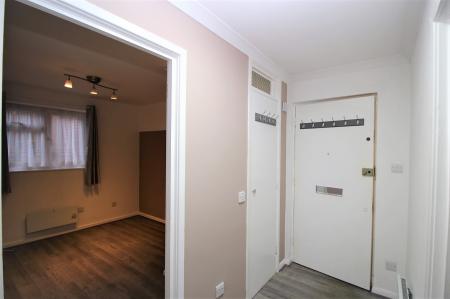 2 bedroom Flat to let in Kaybridge Close, High Wycombe, HP13