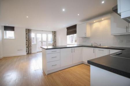 (FM) Crown Place, Marlow, SL7