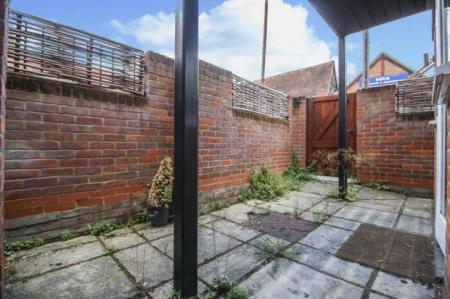 2 bedroom Semi-detached house to let in (FM) Crown Place, Marlow, SL7