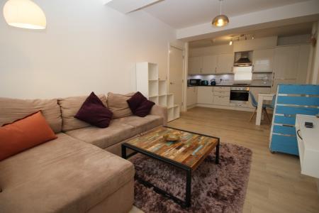 1 bedroom Flat to let in High Street, High Wycombe, HP11