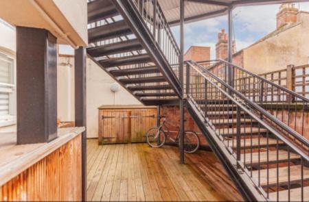 1 bedroom Flat to let in High Street, High Wycombe, HP11