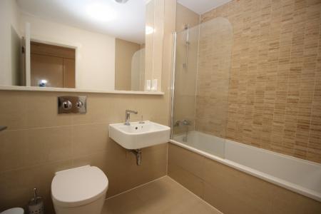 1 bedroom Flat to let in High Street, High Wycombe, HP11