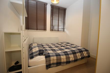 1 bedroom Flat to let in High Street, High Wycombe, HP11