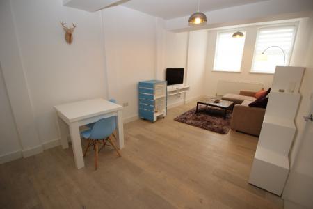 1 bedroom Flat to let in High Street, High Wycombe, HP11