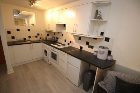 1 bedroom Flat to let in Queen Alexandra Road, High Wycombe, HP11