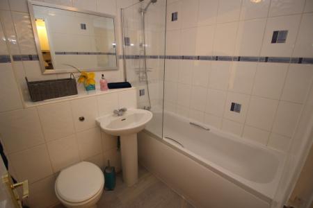1 bedroom Flat to let in Queen Alexandra Road, High Wycombe, HP11