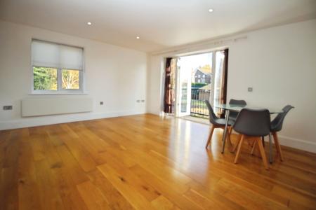2 bedroom Flat to let in London Road, High Wycombe, HP11