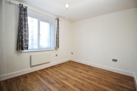 2 bedroom Flat to let in London Road, High Wycombe, HP11