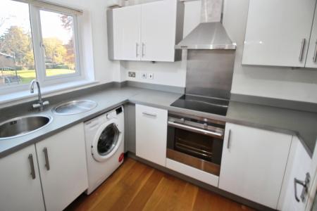 2 bedroom Flat to let in London Road, High Wycombe, HP11