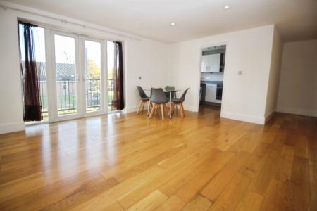 2 bedroom Flat to let in London Road, High Wycombe, HP11