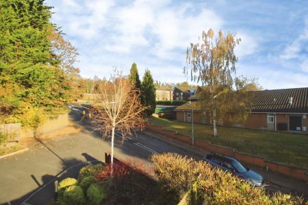 2 bedroom Flat to let in London Road, High Wycombe, HP11