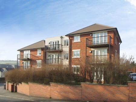 2 bedroom Flat to let in London Road, High Wycombe, HP11