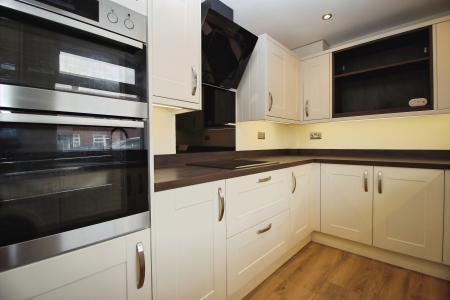 2 bedroom Terraced House to let in Woodcock Avenue, Walters Ash, High Wycombe, HP14