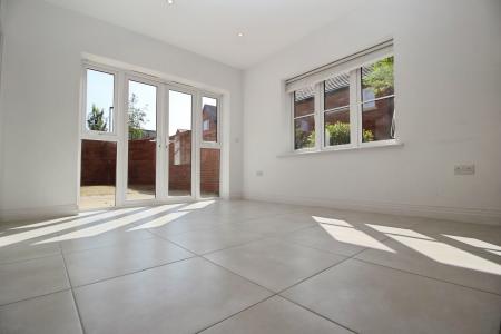 4 bedroom Detached house to let in Heatherdene Road, Abbey Barn, High Wycombe, HP10