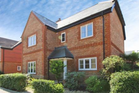 4 bedroom Detached house to let in Heatherdene Road, Abbey Barn, High Wycombe, HP10